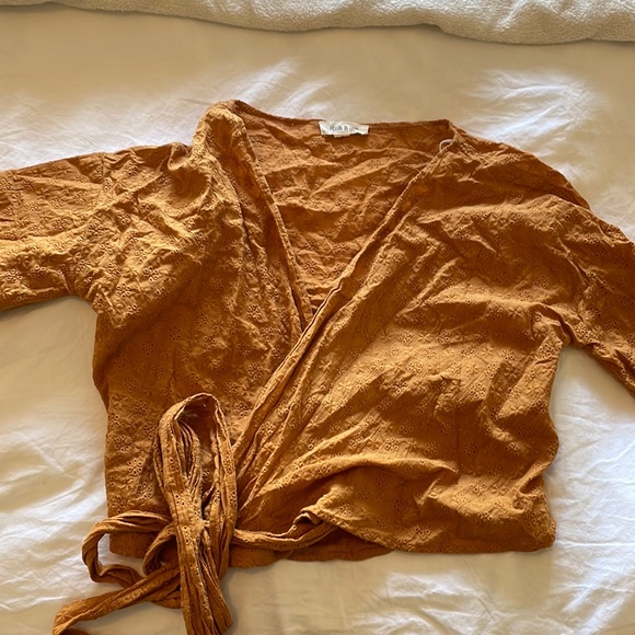 FASHION ON EARTH TOP - Picture 1 of 3